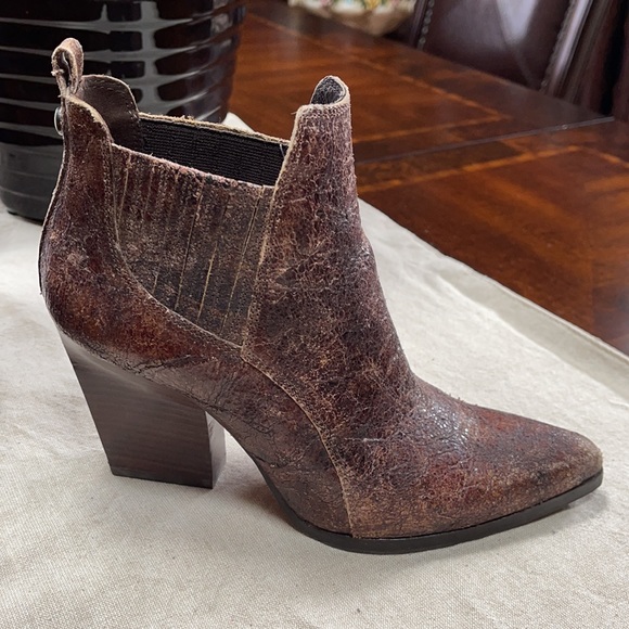 DONALD J PLINER Ankle Boots - Picture 1 of 7